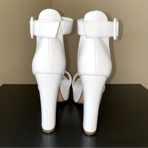 White platform chunky high heels size 7.5 EUC worn once! Comes in orig box. - Picture 6 of 13